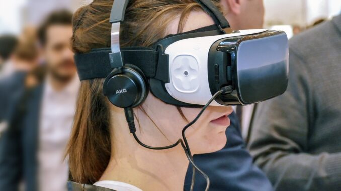 Virtuálna realita nachádza využitie vo viacerých odvetviach