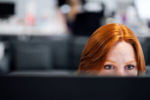Bolavé oči po práci na počítači: 7 tipov, ktoré uleví od ťažkostí