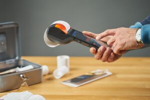 Úspory, úspory, kam „tečiete”? Alebo finančné zlozvyky, ktoré nás stoja až príliš veľa