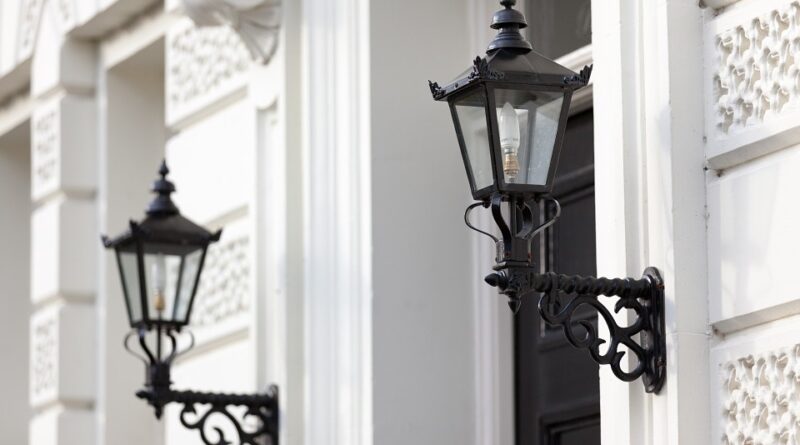 Vonkajšie osvetlenie so sebou prináša množstvo výhod. Aké si vybrať pred dom?